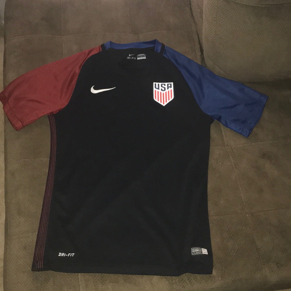 Men’s Nike USA soccer jersey